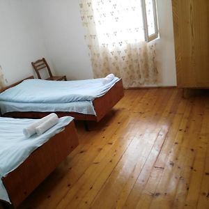 Pokój z dwoma pojedynczymi łóżkami